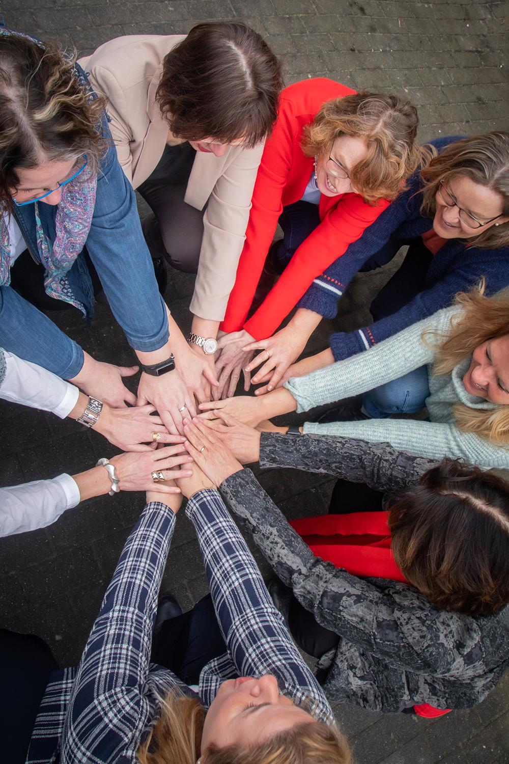 uTe-engagieren_ Hände zusammenlegen